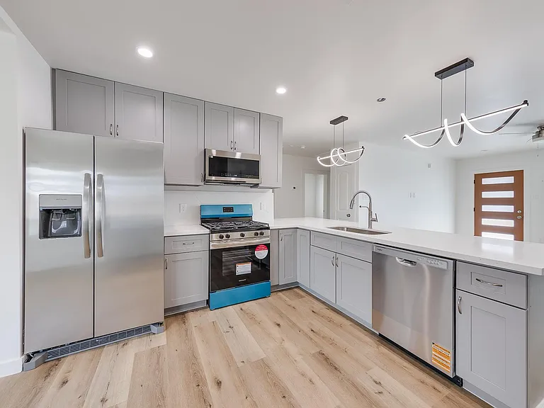 3635 Ward St — Photo 3