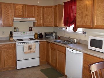 Large Eat-In Kitchen