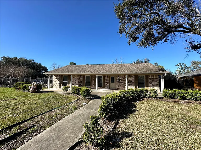 8522 Westview Dr — Photo 1