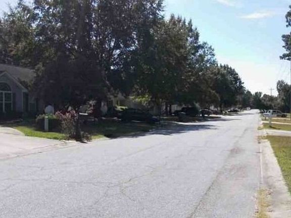 Exterior Neighborhood (street photo)