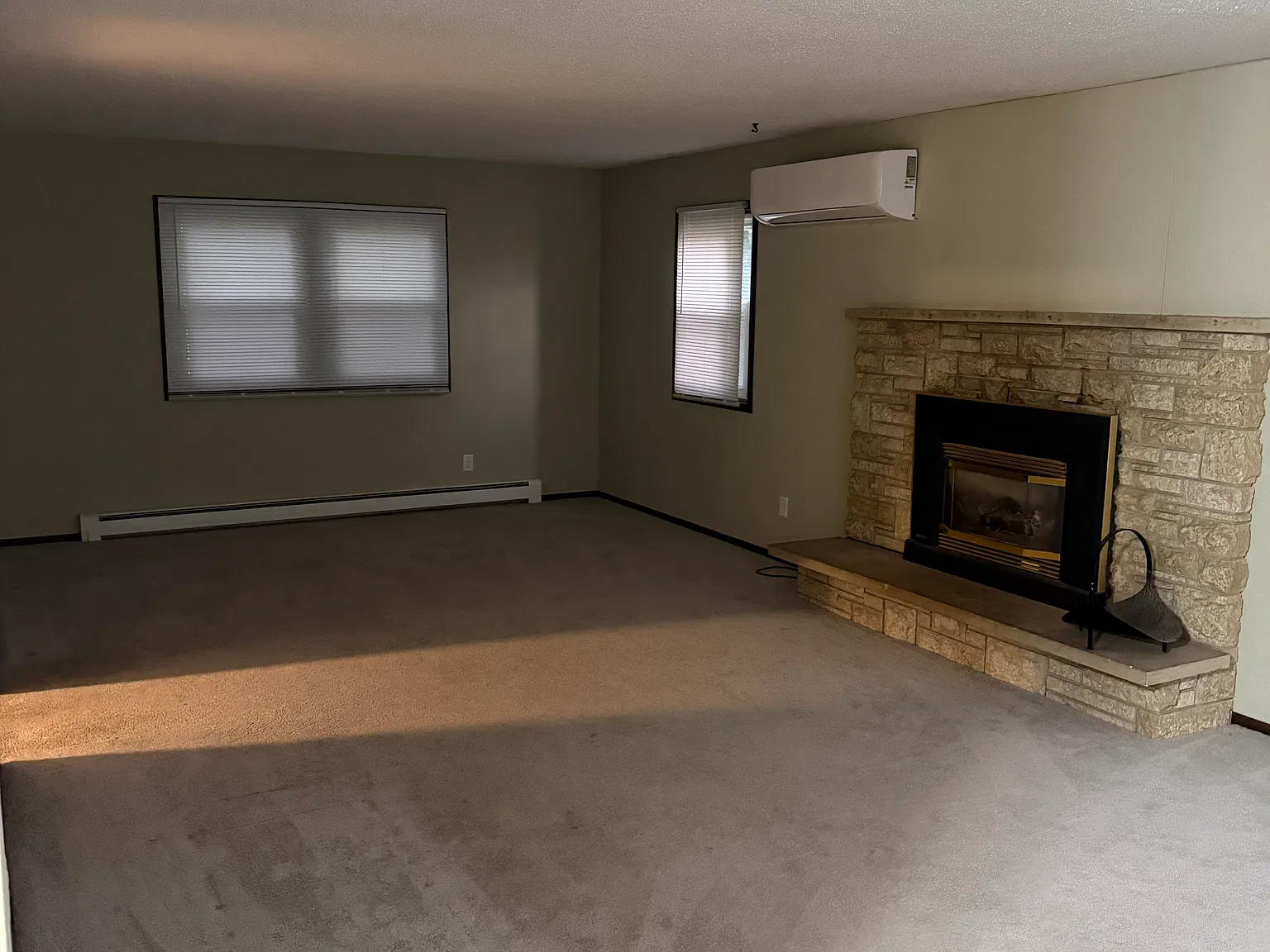 3 bed, 2.5 bath, 2128 sqft, $1,650 — Photo 3