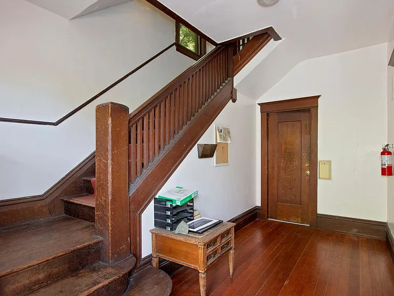 2704 Virginia St 1/2-4 — Photo 2