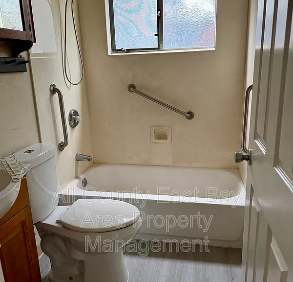 1935 Haste St #2 — Photo 8