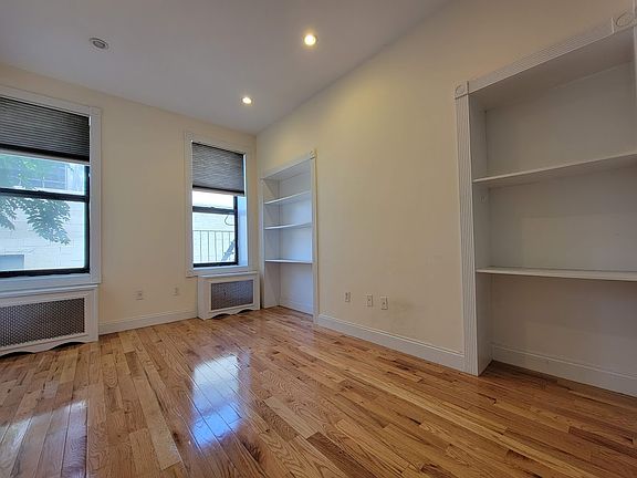 4th image of 881 10th Ave Unit 3Z