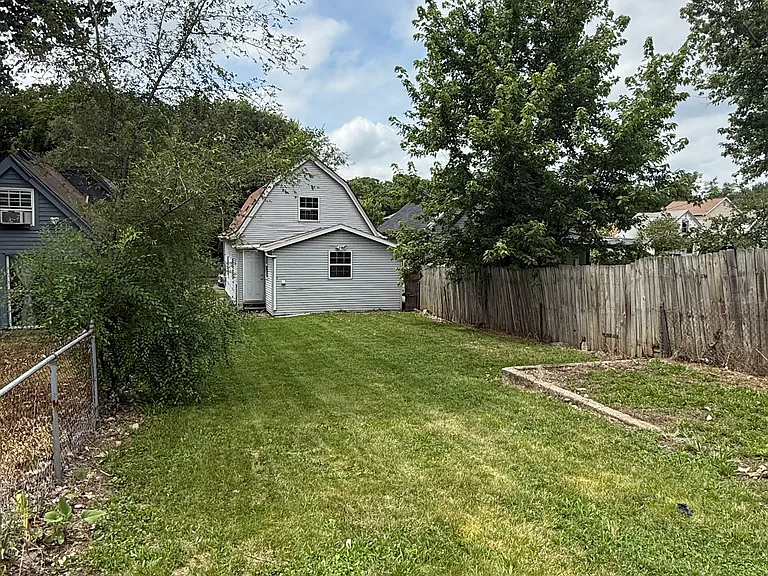 1820 S Livingston St — Photo 9