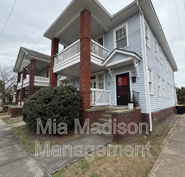 801 E 39th St — Photo 2
