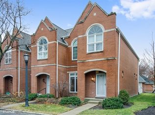 5926 N Sauganash Ln, Chicago, IL 60646