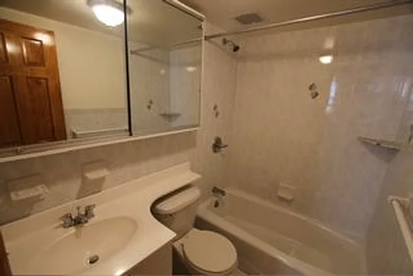 Rented by Robyn Lee, LREB | media 10