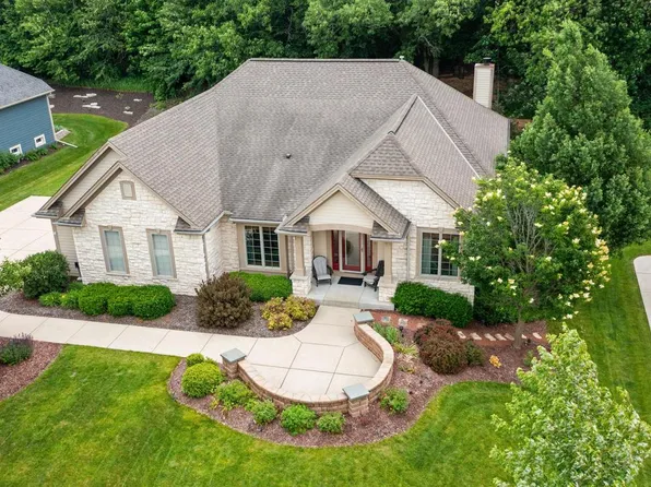 3274 Creekwood CIRCLE, Jackson, WI 53037