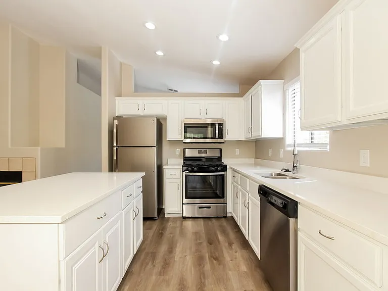 6586 W Blythe Pl — Photo 8