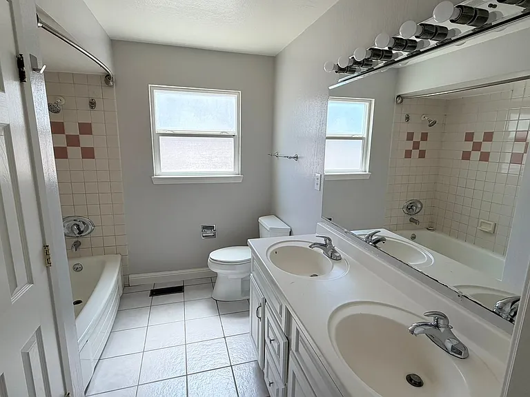 5308 Lightwood Dr — Photo 14