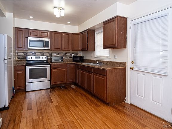 2nd image of 1714 Moore St