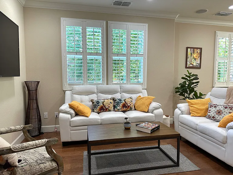 496 Rialto Pl — Photo 4
