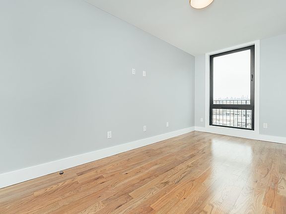 4th image of 115 Stanwix St APT 621