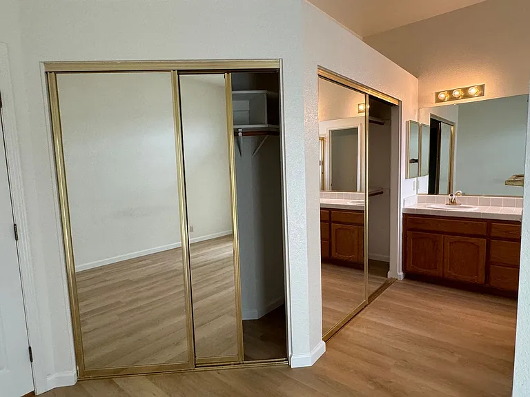 1422 Lorimer Way — Photo 8