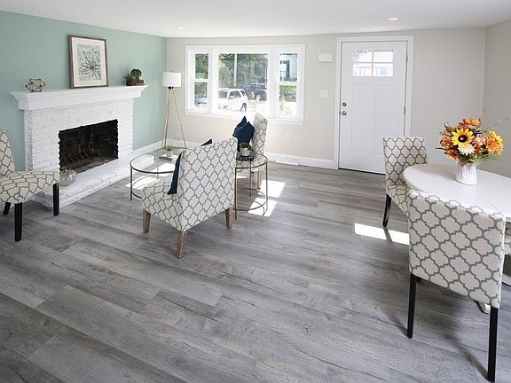 2nd image of 25 Oakwood Ter