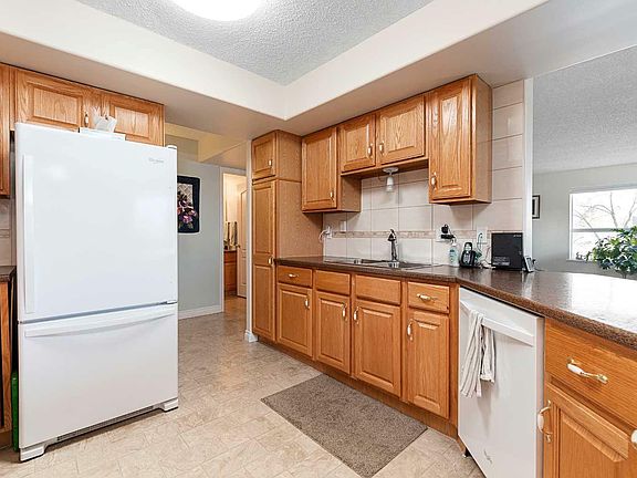 5th image of 203-5107 47th St #203