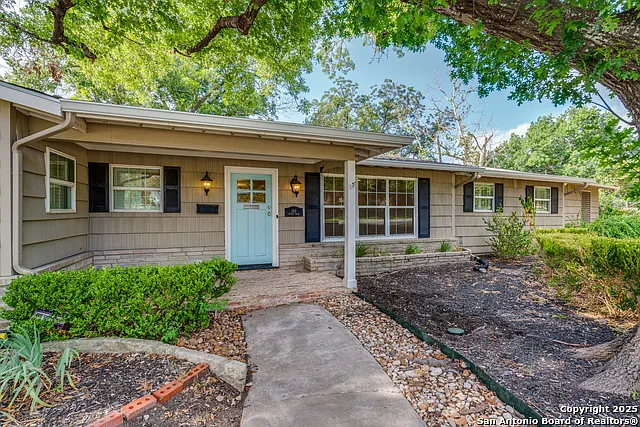 3 bed, 2.0 bath, 2036 sqft, $3,400 — Photo 3