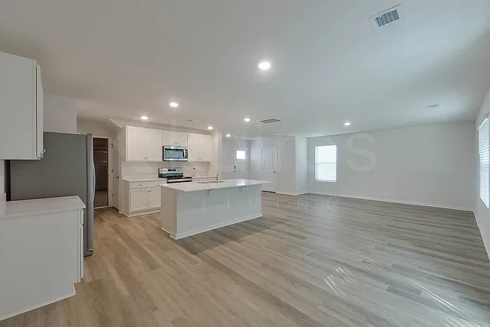 108 Overstreet Way — Photo 3