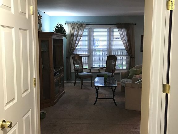 4th image of 341 Colony Green Dr