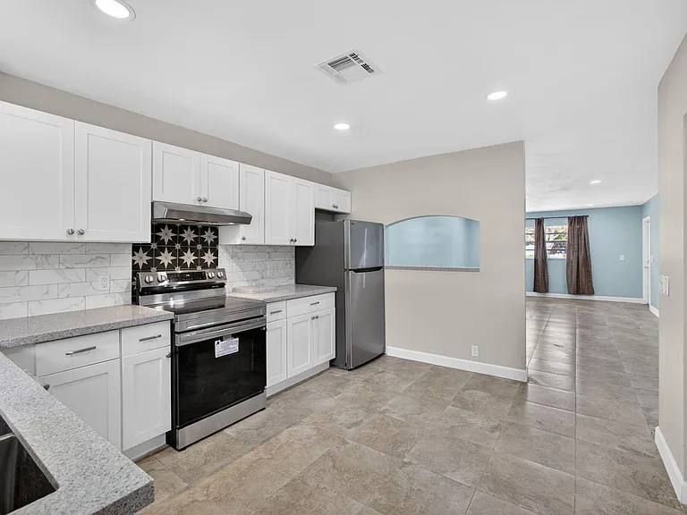 9484 Sun Ct — Photo 13