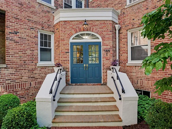 169 Mason St APT 1G, Greenwich, CT 06830