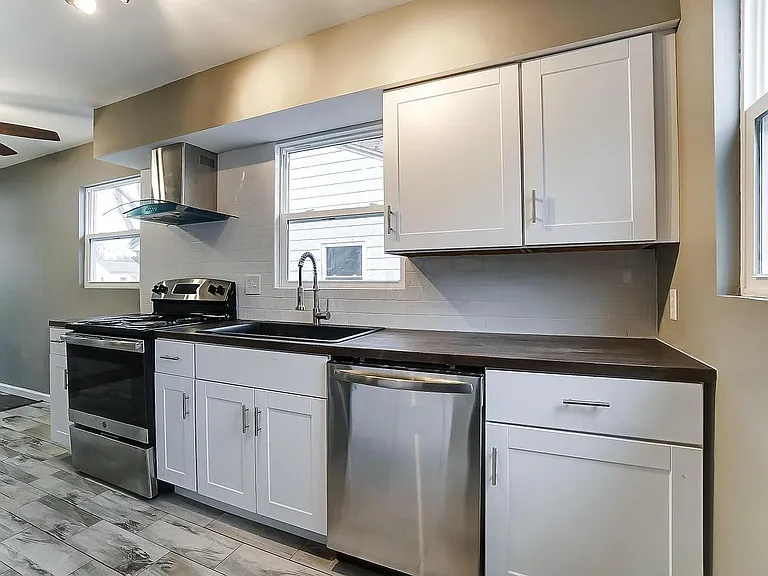 1517 Elmore Ave — Photo 4