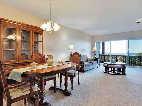 5th image of 210 Fox Hill Dr