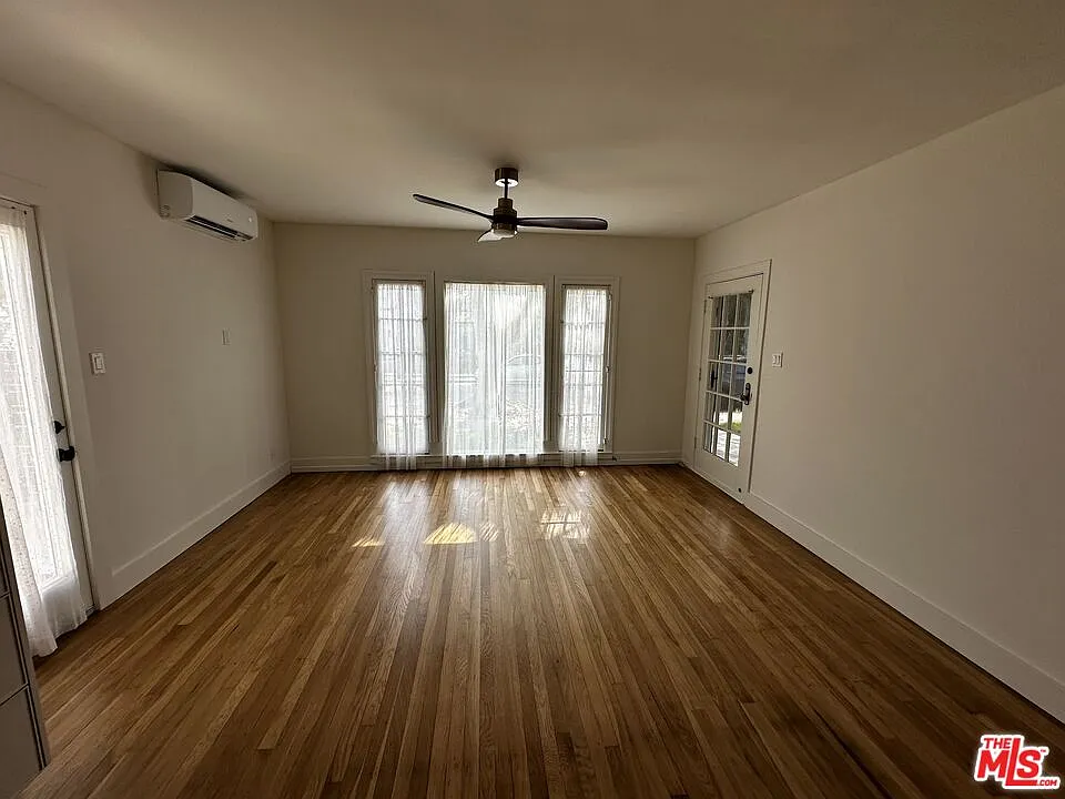 2 bed, 1.0 bath, 800 sqft, $4,000 — Photo 3