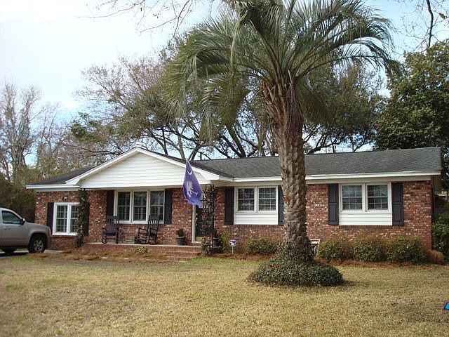Beautifully maintained brick ranch