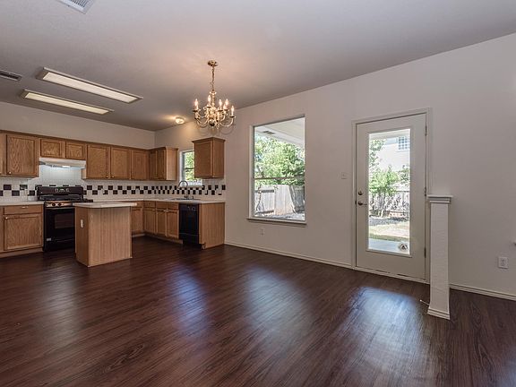 4th image of 700 Le Ann Ln