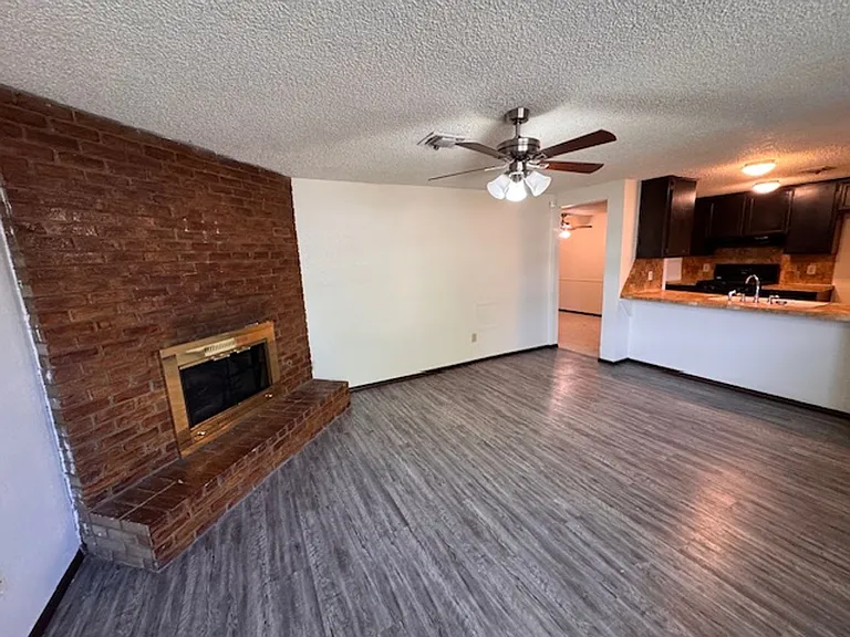 8509 S Drexel Pl — Photo 3