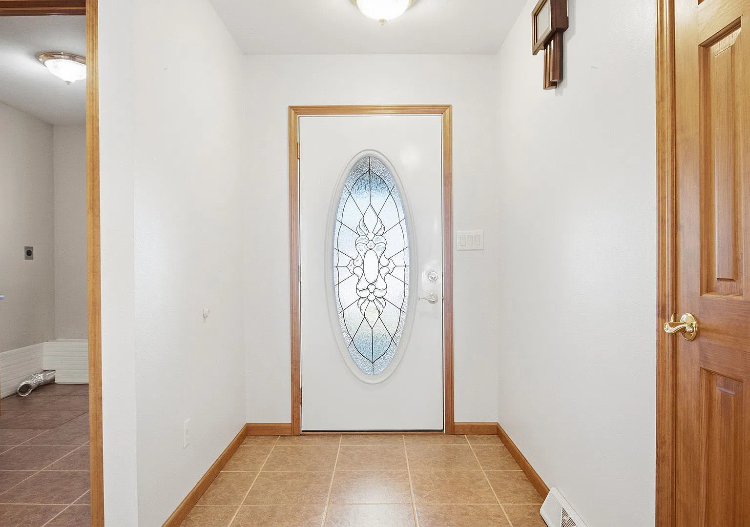 3 bed, 2412 sqft, $2,600 — Photo 3