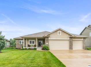19910 Oak St, Gretna, NE 68028