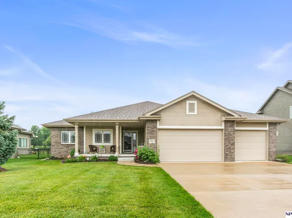 19910 Oak St, Gretna, NE 68028