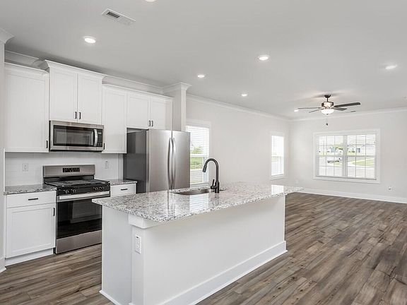 3rd image of 205 Custer Dr