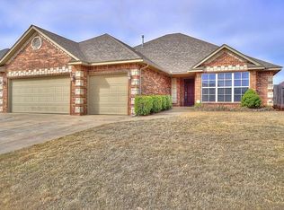1105 Jacob Dr, Moore, OK 73160