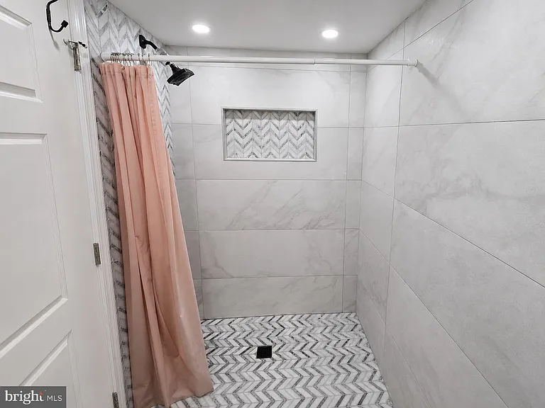 427 W Girard Ave #3 — Photo 8