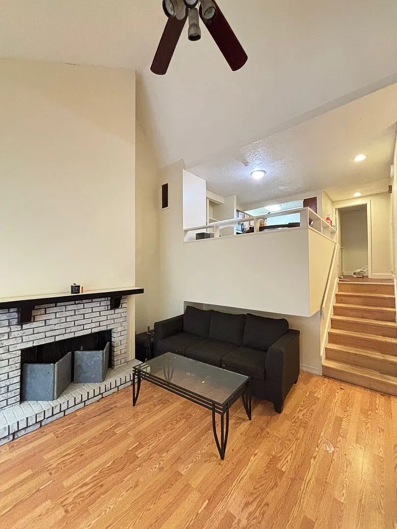 801 W Stoughton St — Photo 2