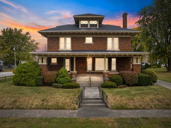 325 W Yellow St, Francesville, IN 47946