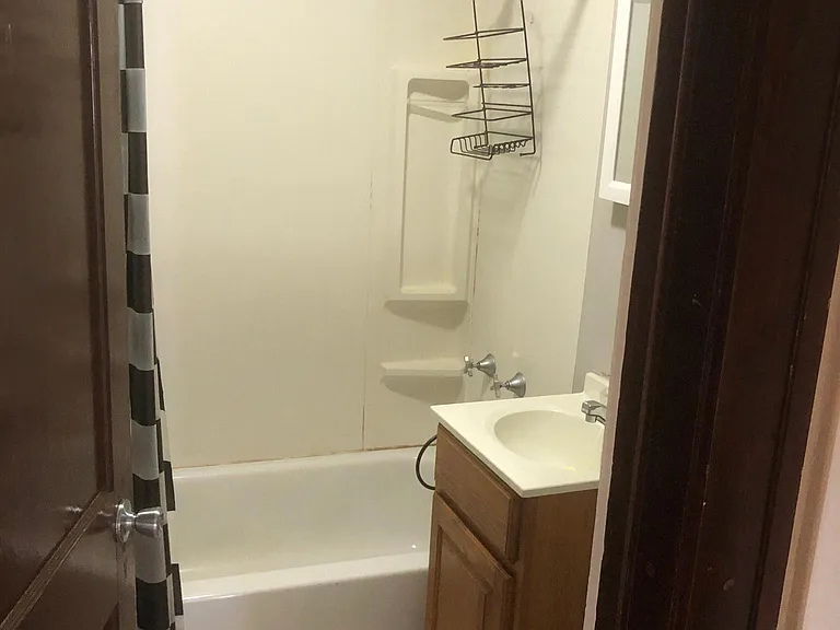 1215 E 3rd St #2 — Photo 5
