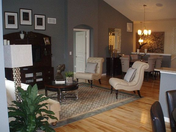 2924 Hillcrest Circle