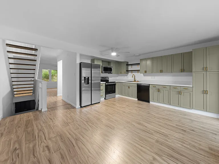 1136 Kumukumu St — Photo 1