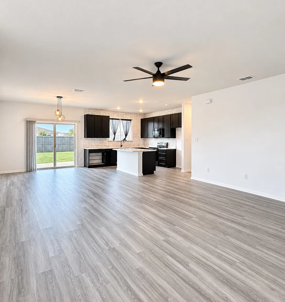 916 Billups Dr — Photo 4