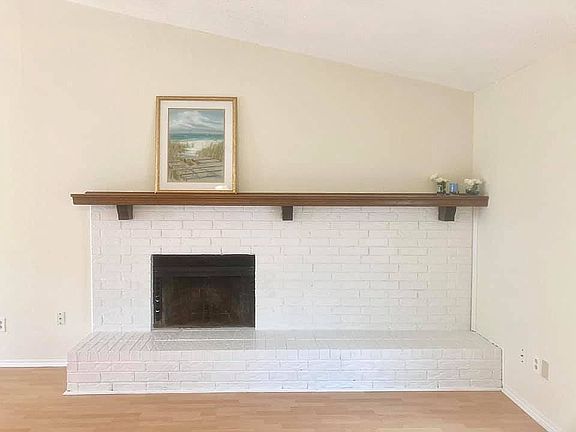 4th image of 2213 Country Oaks Dr