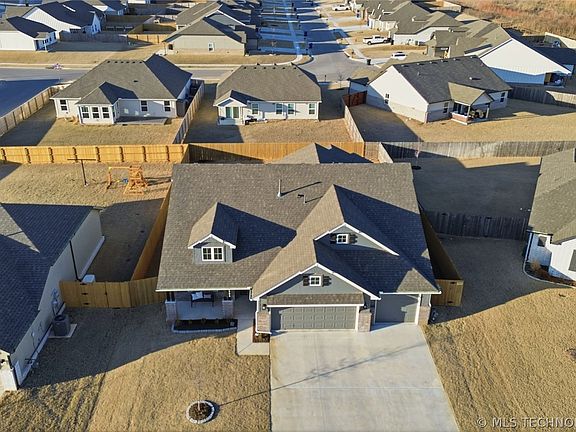 5th image of 2906 W Albuquerque Pl