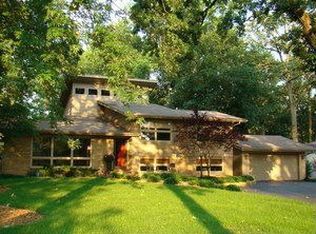 357 Hampshire Ln, Crystal Lake, IL 60014