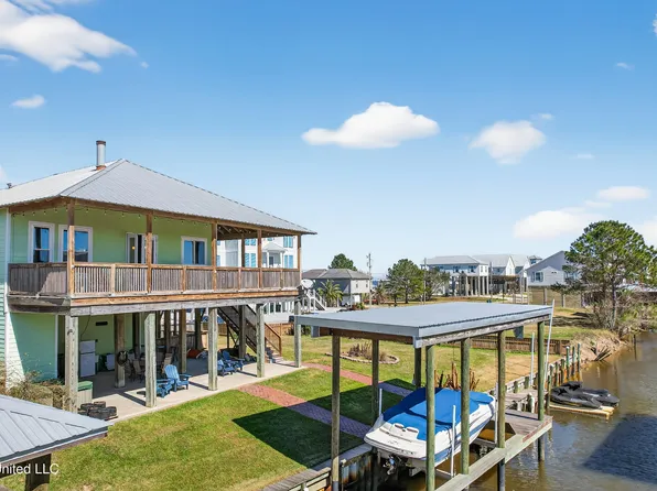 117 Janelle Dr, Bay Saint Louis, MS 39520