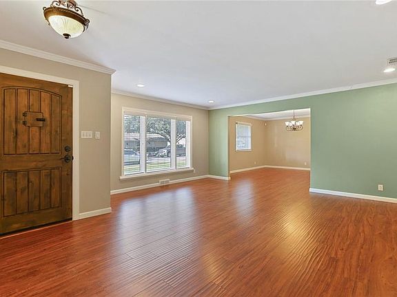 5th image of 3929 Port Royal Dr