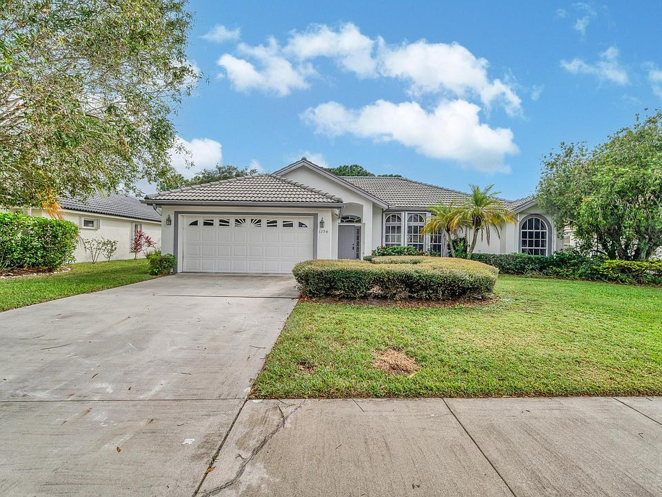 1st image of 1294 SW Briarwood Drive